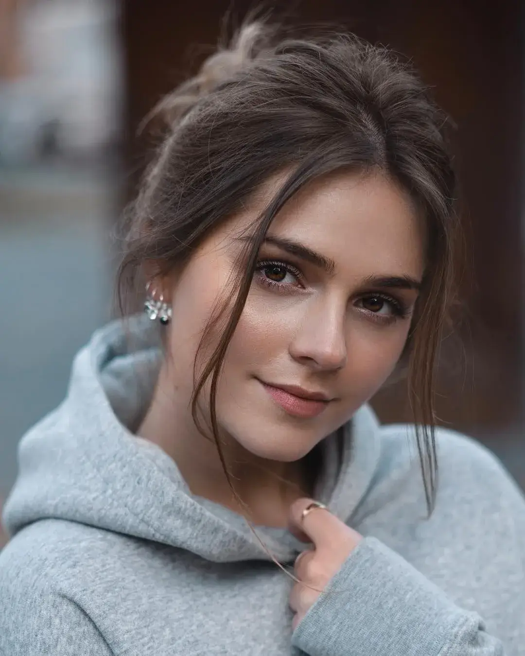 Portrait of a woman with ski goggles on her head.